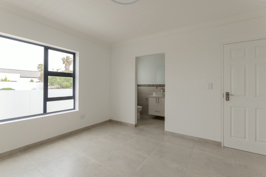 3 Bedroom Property for Sale in Brittania Beach Estate Western Cape